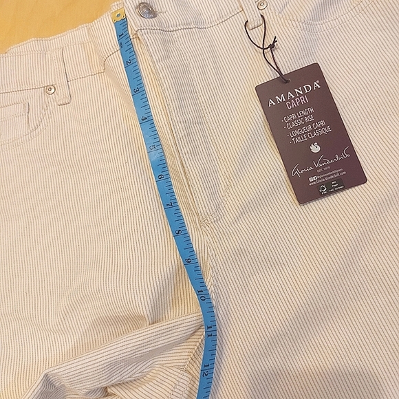 3 for $25- Gloria Vanderbilt Cream Capris, Size 14 - Picture 13 of 16